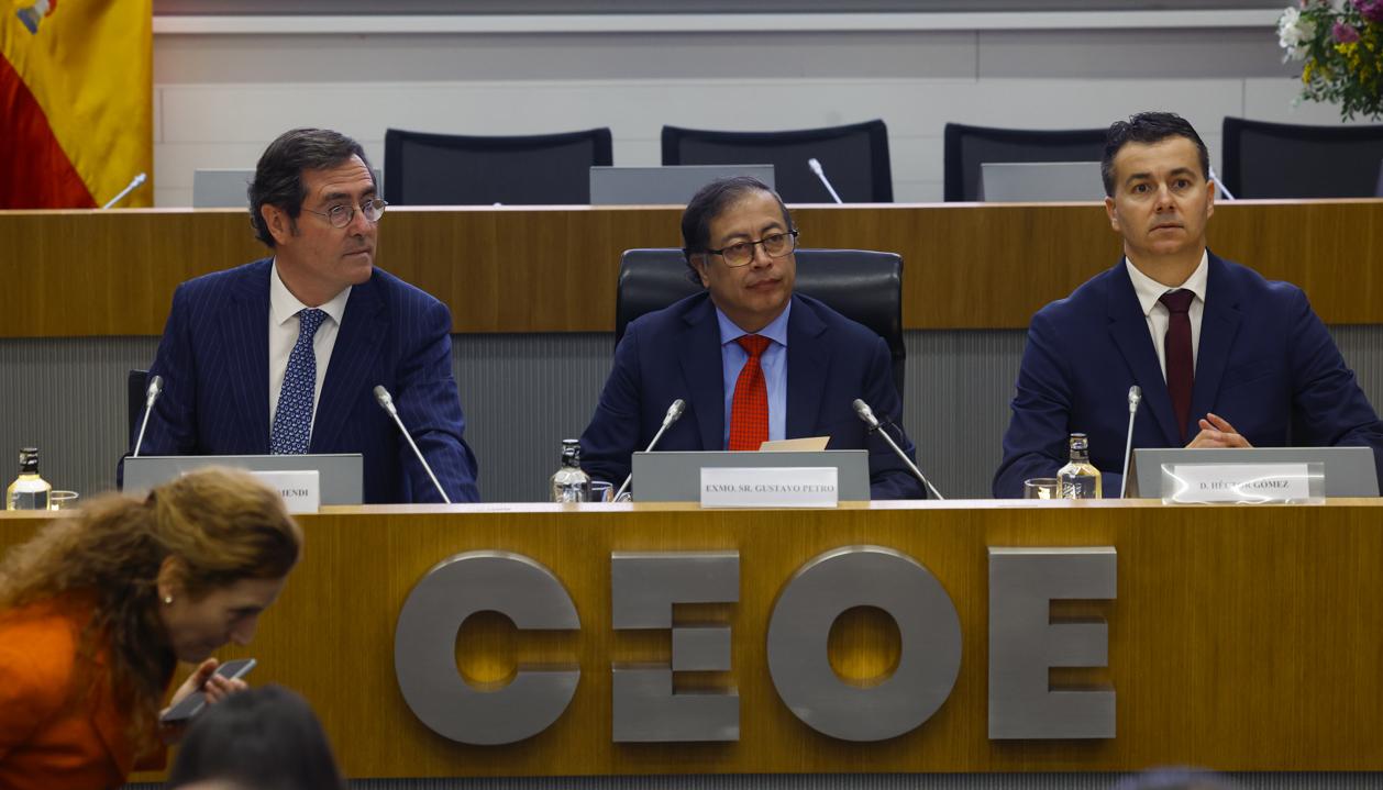 El Presidente de la República, Gustavo Petro, en la sede de la Confederación Española de Organizaciones Empresariales.