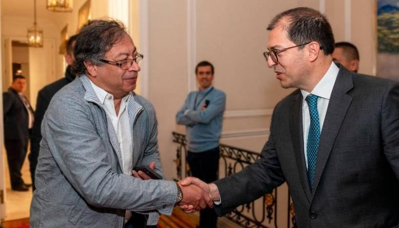 Gustavo Petro y Francisco Barbosa, imagen de archivo.