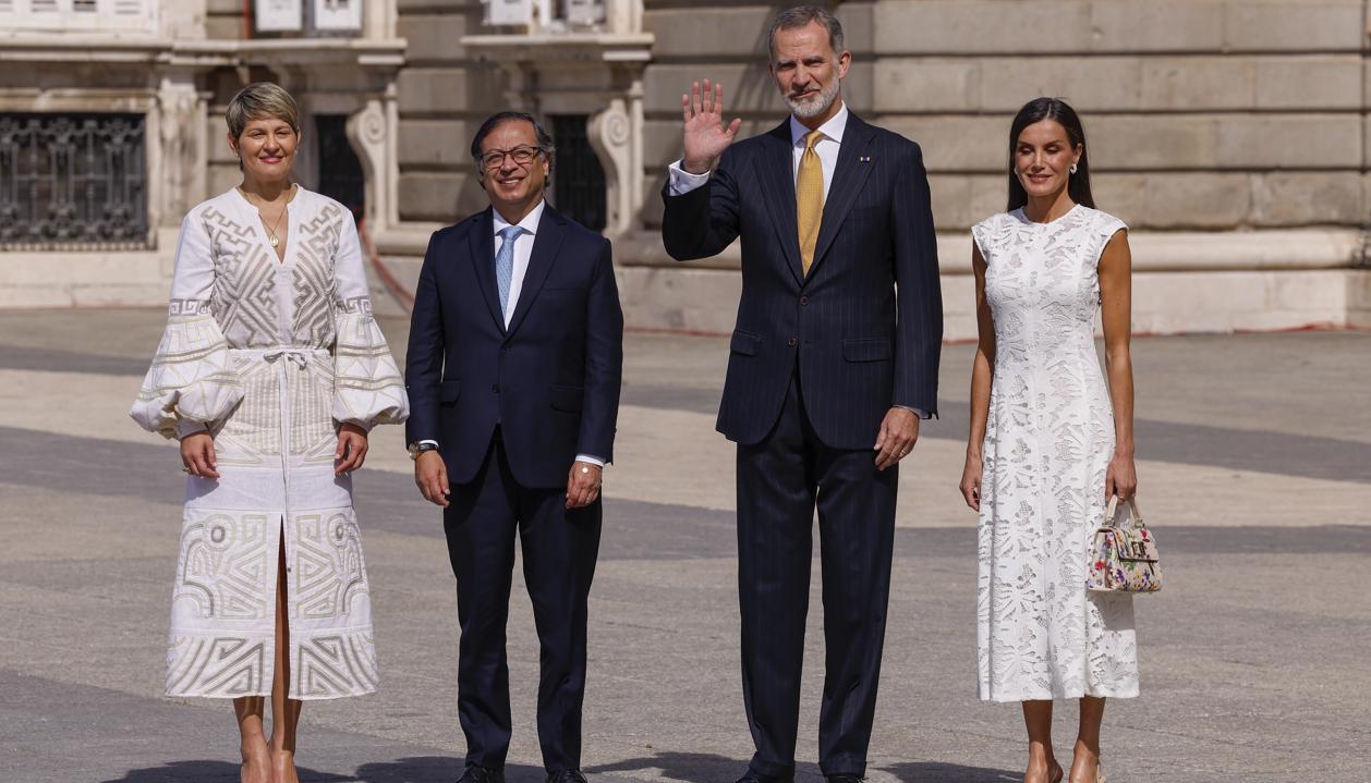 La primera dama Verónica Alcocer; el Presidente Gustavo Petro; el Rey Felipe VI y Letizia.
