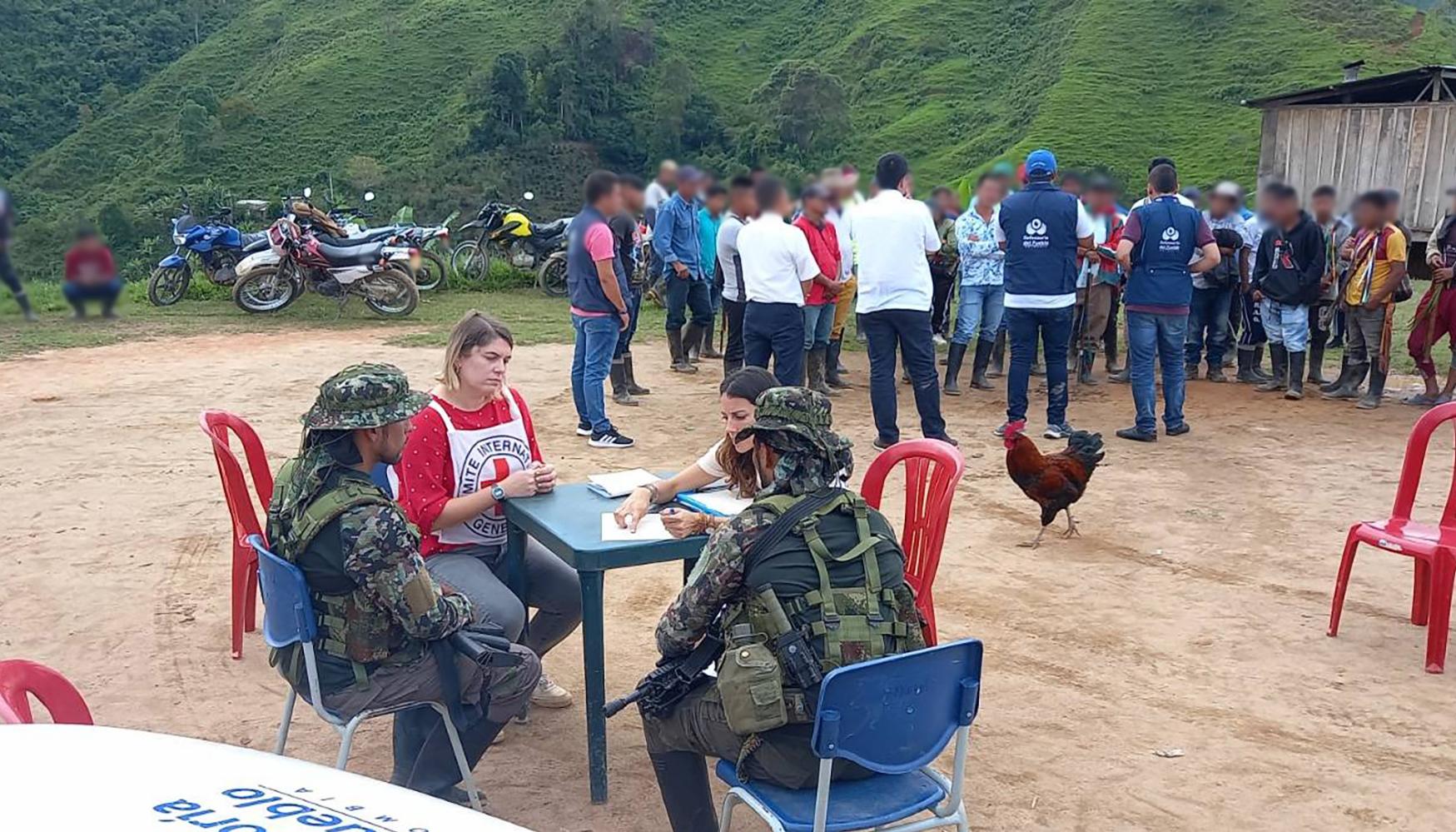 Imagen de la entrega de los secuestrados.