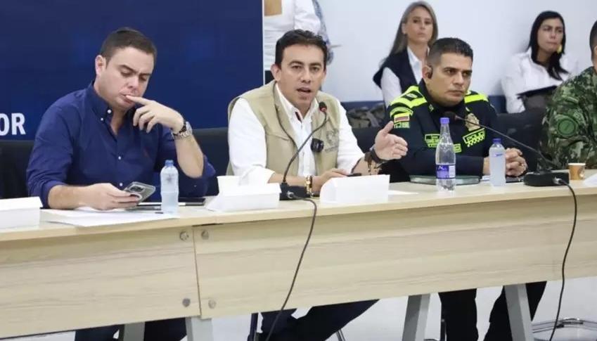 El Registrador Nacional, haciendo el anuncio con autoridades en Valledupar.