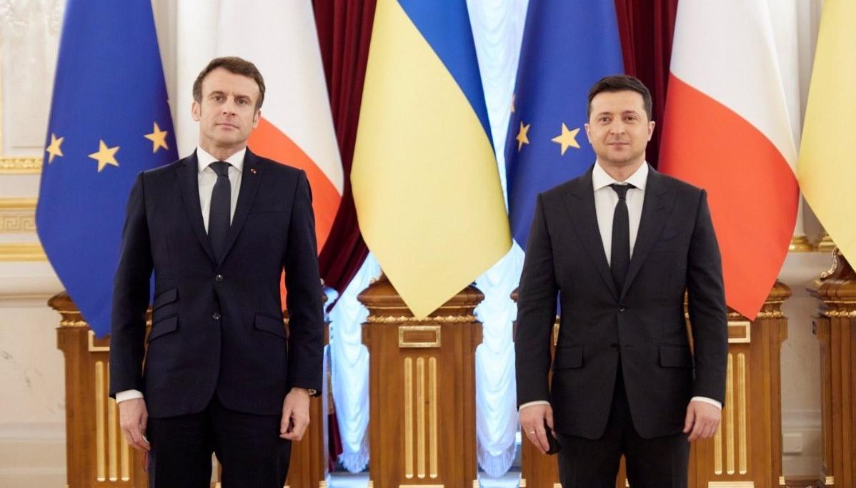 El presidente ucraniano, Volodímir Zelenski, llegó este domingo a Francia. 