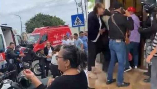 Dolor y confusión en una funeraria de Manta, Ecuador, luego de un atentado a bala en una funeraria