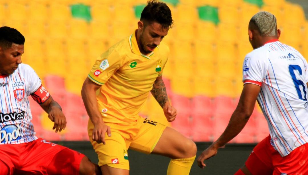 Gonzalo Lencina marcó, de pena máxima, el tercer gol del Bucaramanga.