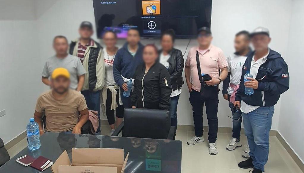La Fiscalía General de Sonora, México, compartió una imagen de los diez colombianos liberados