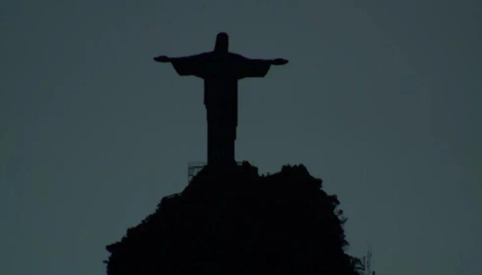 El Cristo Redentor tuvo las luces apagadas durante una hora. 