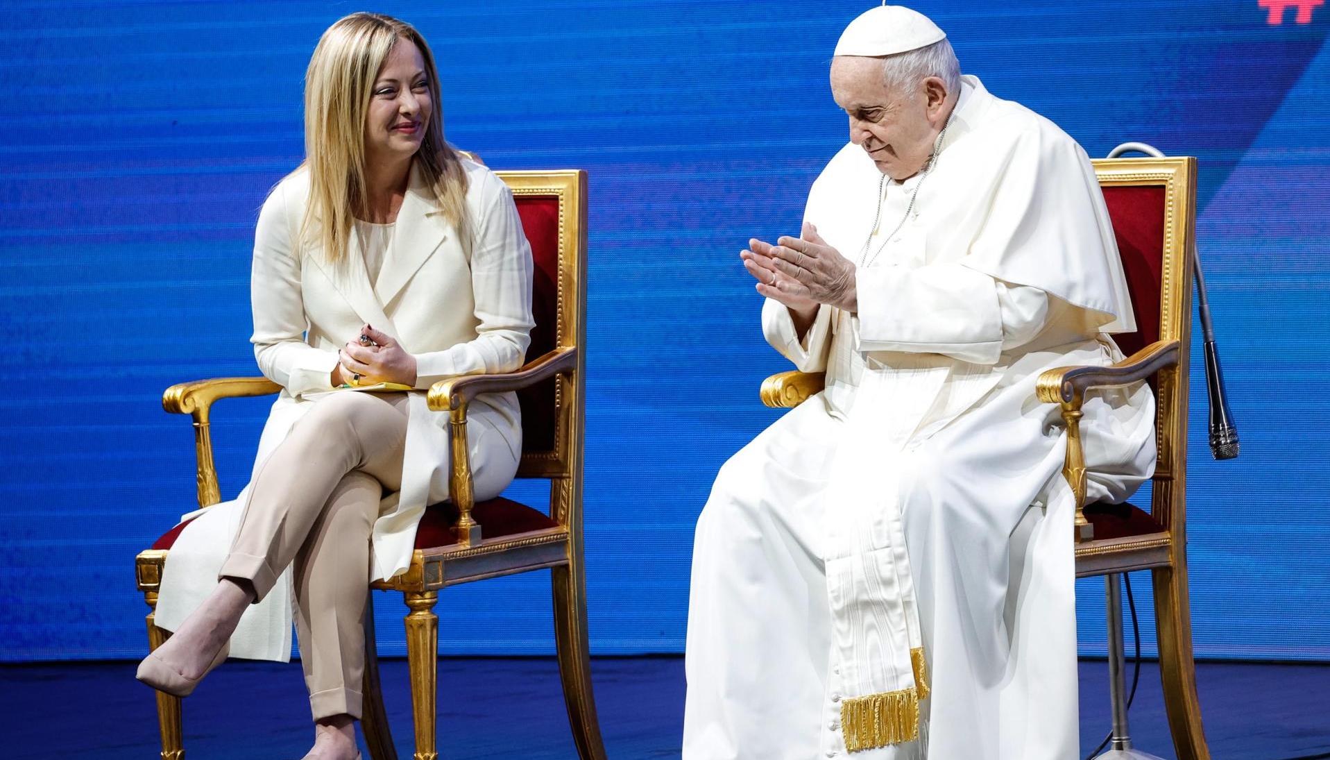 El papa Francisco y la primera ministra italiana, Giorgia Meloni