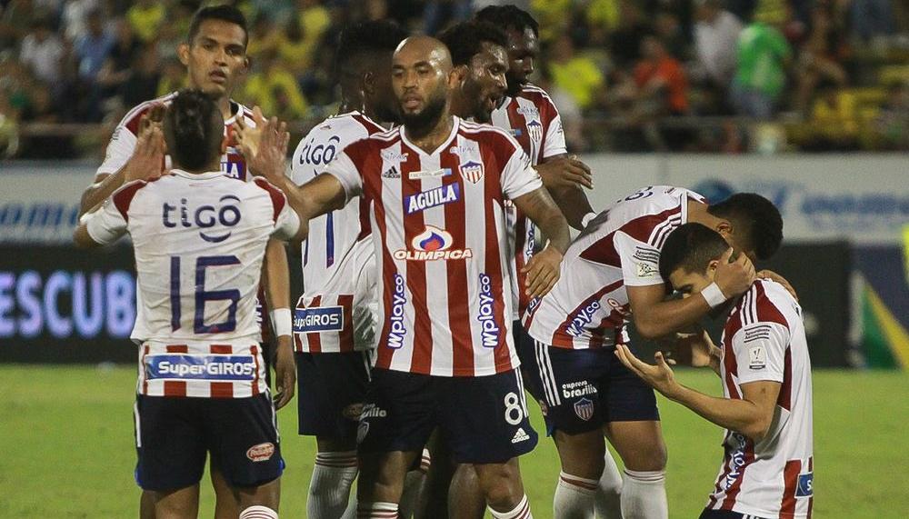 La celebración del segundo gol del Junior, marcado por Carlos Sierra.