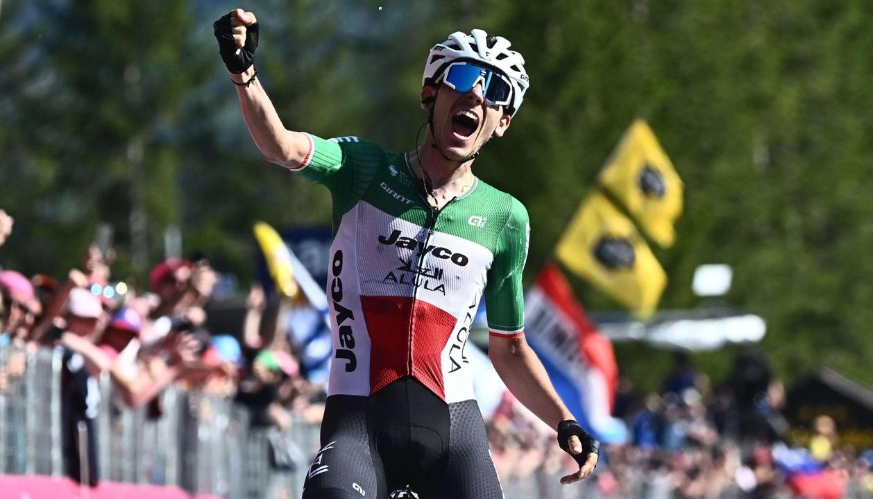 Filippo Zana sorpendió en el sprint al francés Thibaut Pinot. 