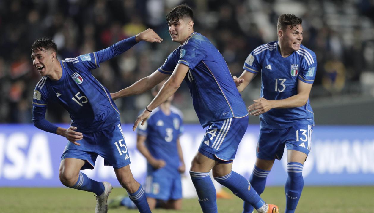 La felicidad de los jugadores italianos tras vencer a Inglaterra. 