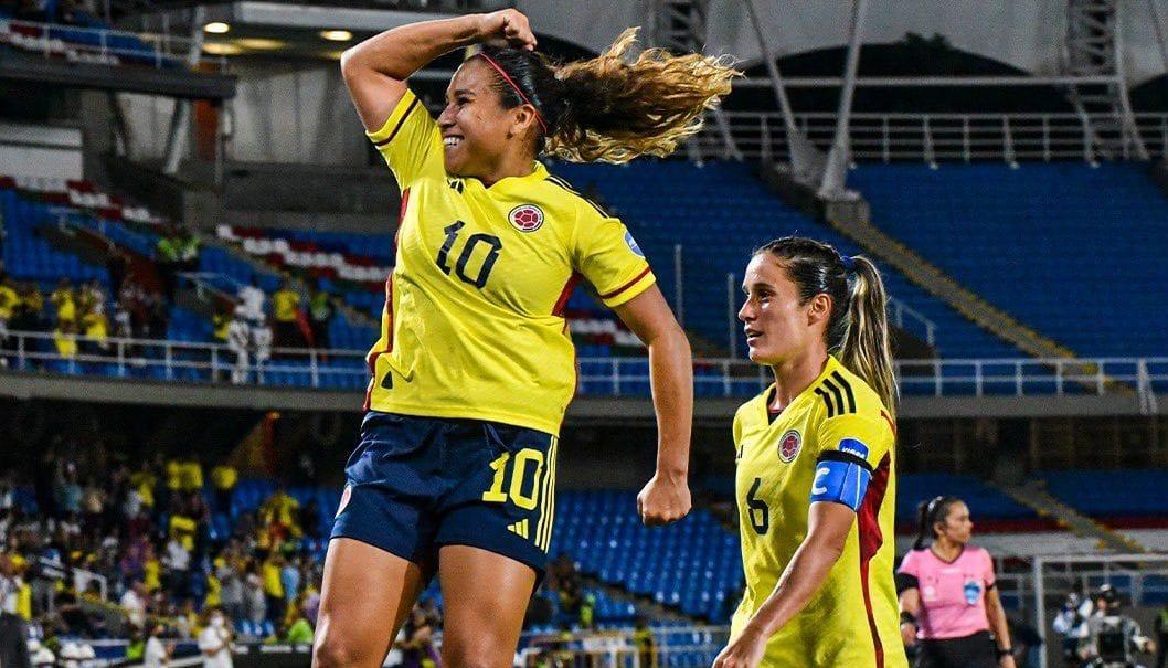 Leicy Santos y Daniela Montoya, jugadoras de la Selección Colombia femenina.