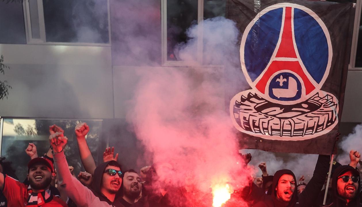 Los hinchas del PSG protestaron el miércoles en las afueras de la sede del club.
