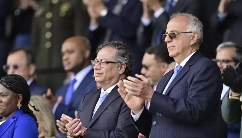 Presidente Gustavo Petro y el ministro de Defensa, Iván Velásquez.