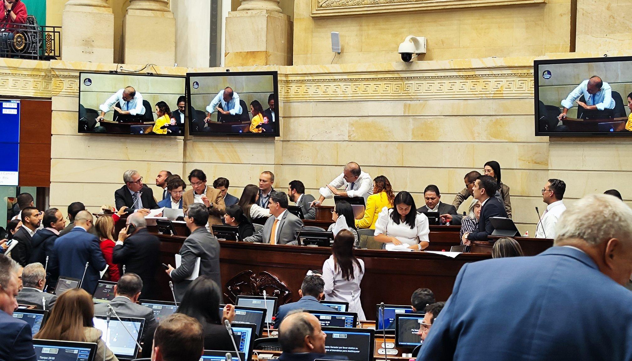 Fueron 13 horas de discusión este miércoles en el Senado.
