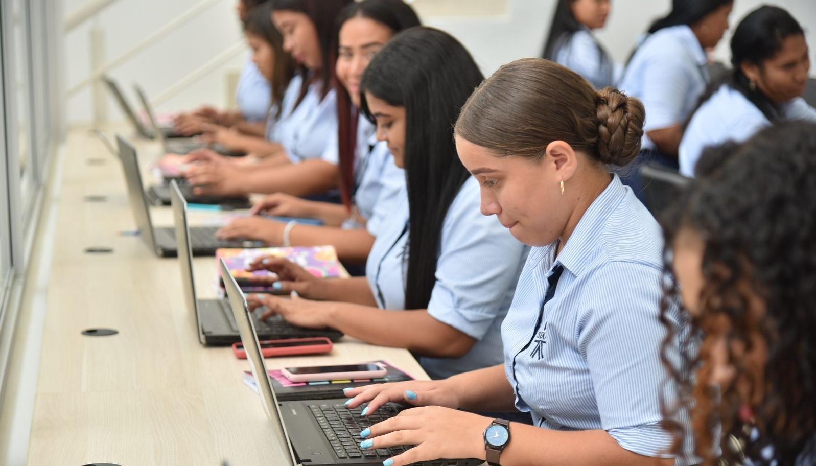 Los primeros aprendices de la nueva sede de Palermo, corregimiento de Sitionuevo, Magdalena