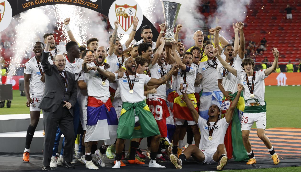 El Sevilla y una escena que ya es habitual en la Europa League.