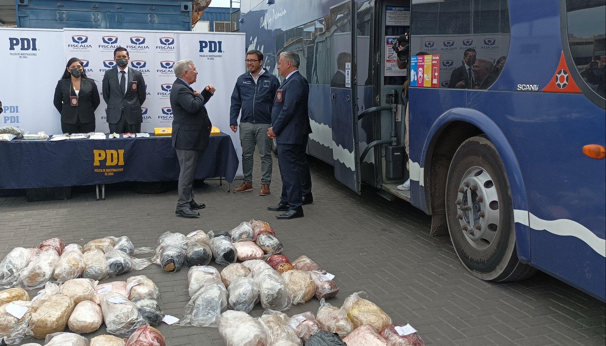 Incautaron dos buses que compró la organización para el traslado de droga y de personas extranjeras.