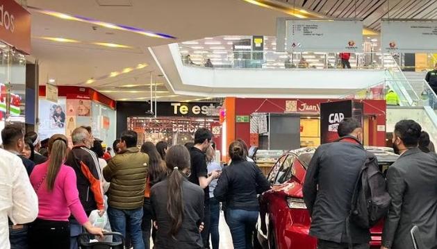 Momentos de pánico se vivieron en el interior de Unicentro en Bogotá.
