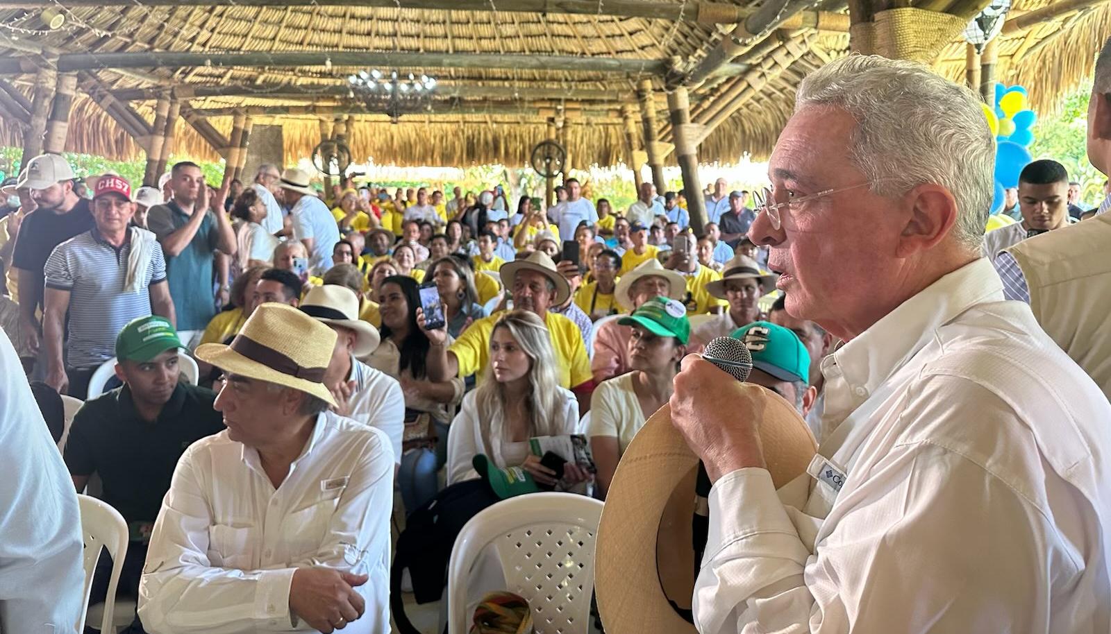 El expresidente Álvaro Uribe en un foro de regiones del Centro Democrático en Santa Fe de Antioquia
