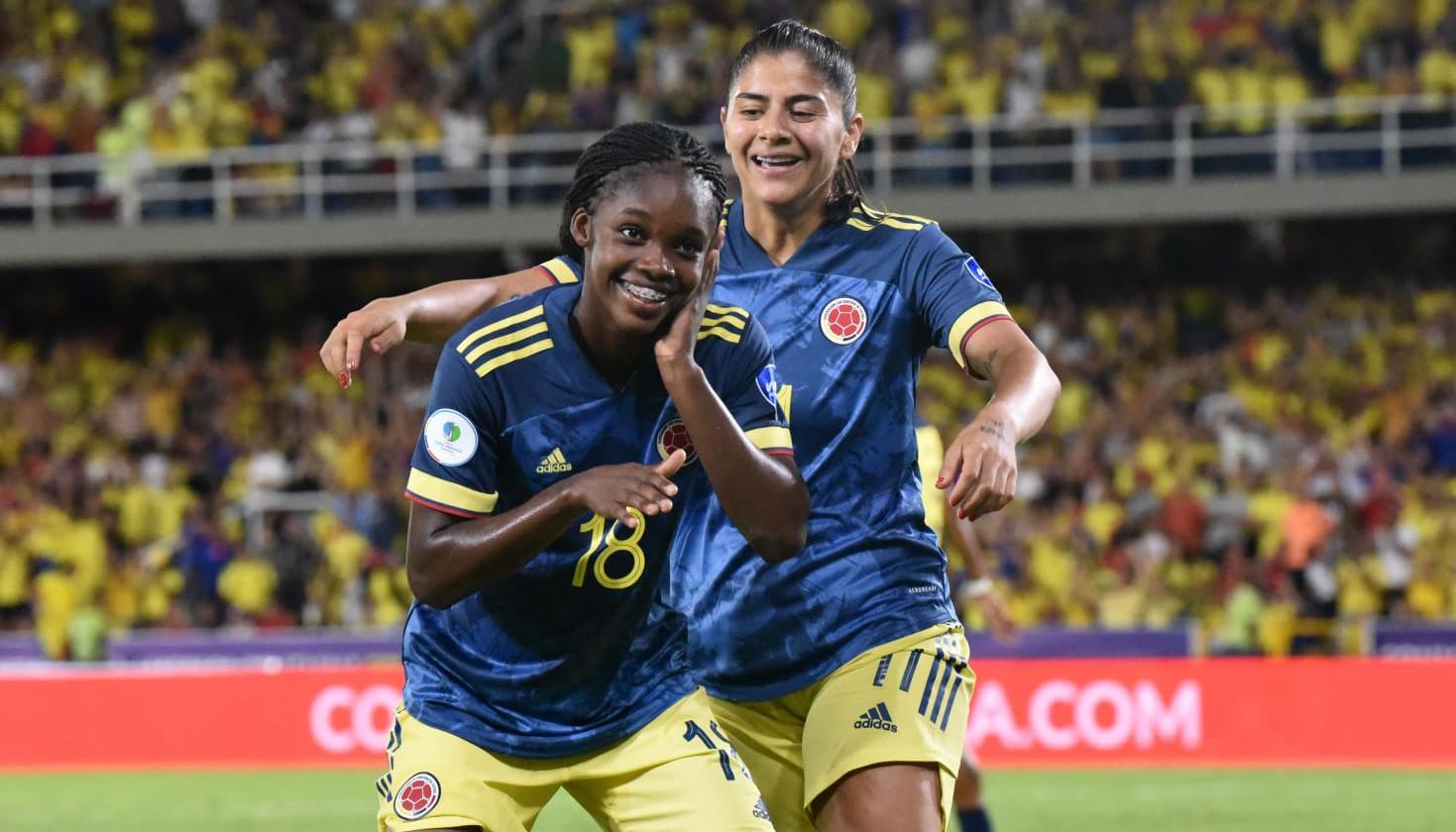 Linda Caicedo y Catalina Usme, integrantes de la Selección Colombia femenina.