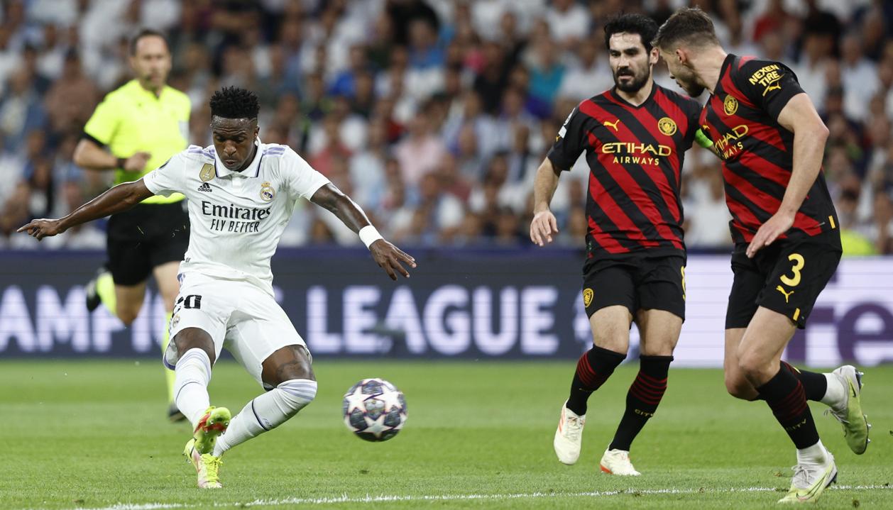 El brasileño Vinicius abrió el marcador con un remate desde fuera del área. 