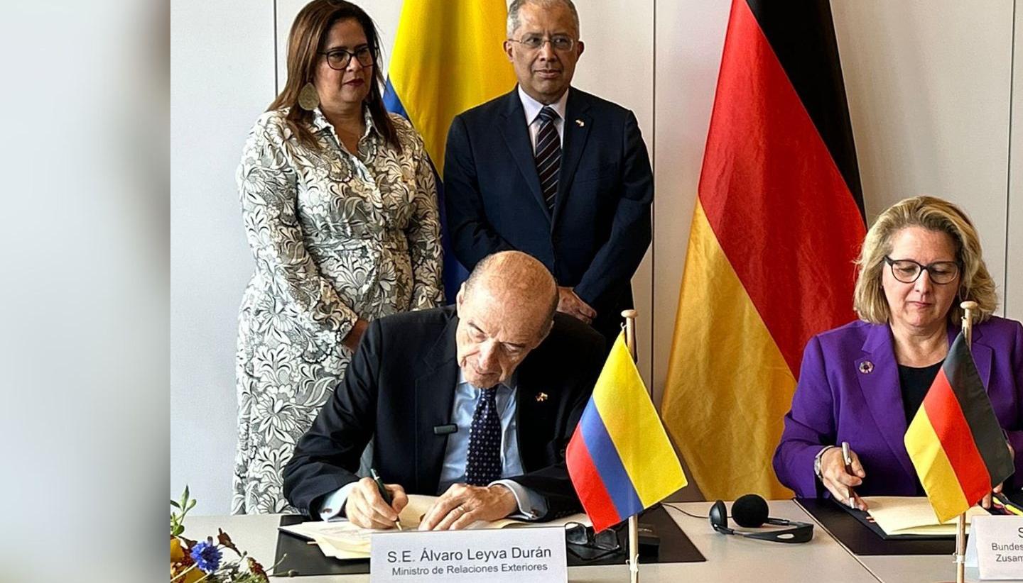 Álvaro Leyva, ministro de Exteriores.