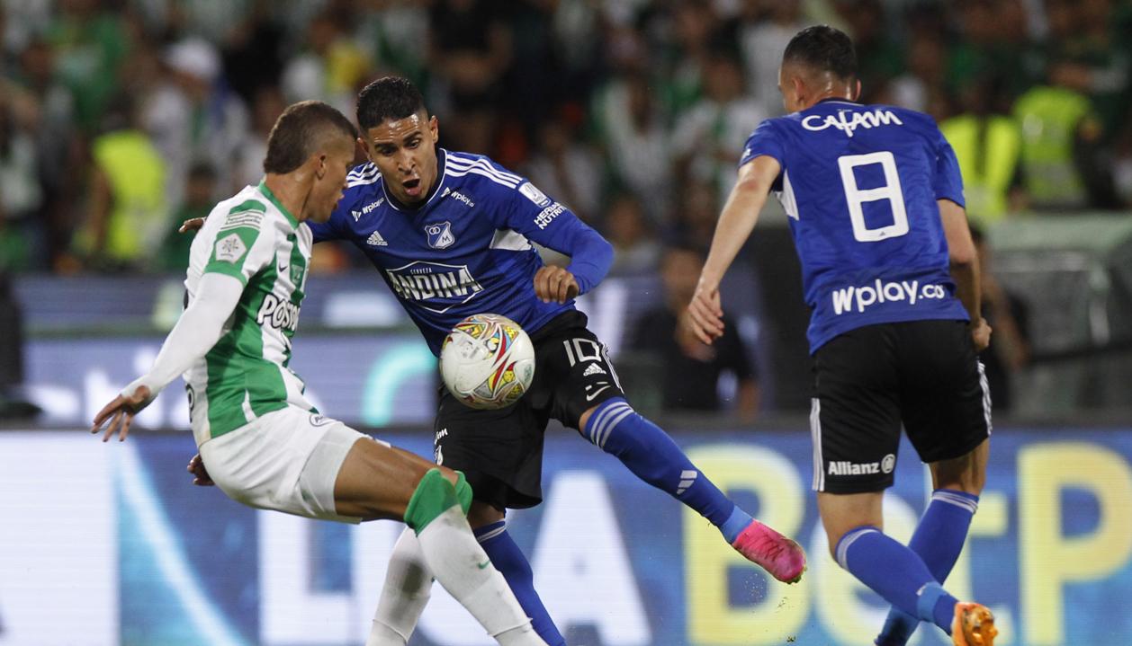 Daniel Cataño, de Millonarios, intenta superar la marca de Nelson Deossa, de Nacional.