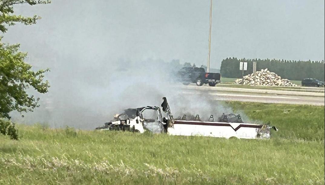 Accidente entre camión y microbús.
