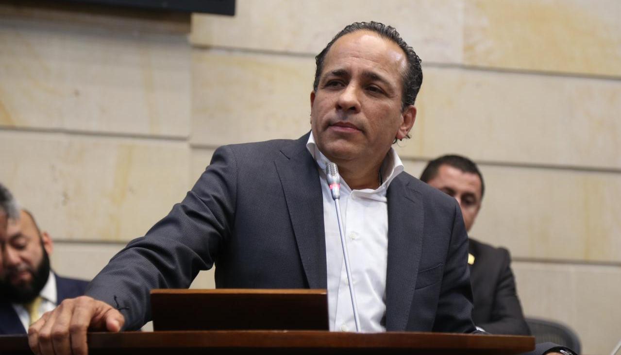 Alexander López, presidente del Senado.