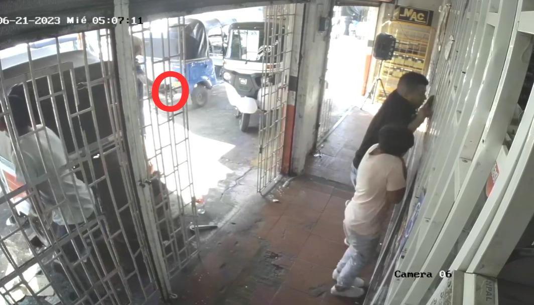 Momento del atentado a bala.
