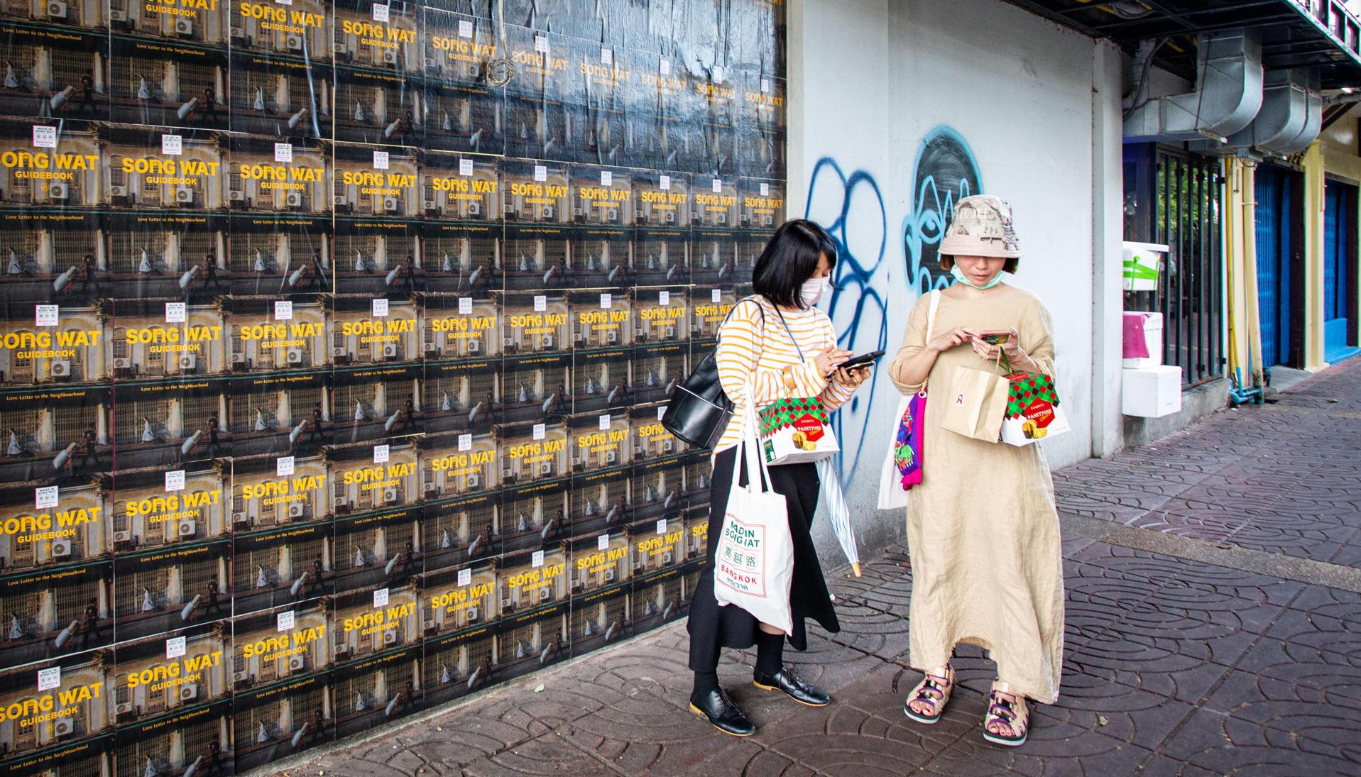 'Influencers' en la calle Song Wat.