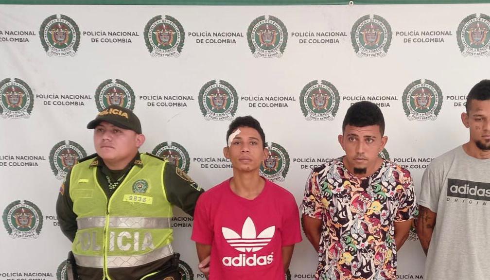 Tres hombres capturados.