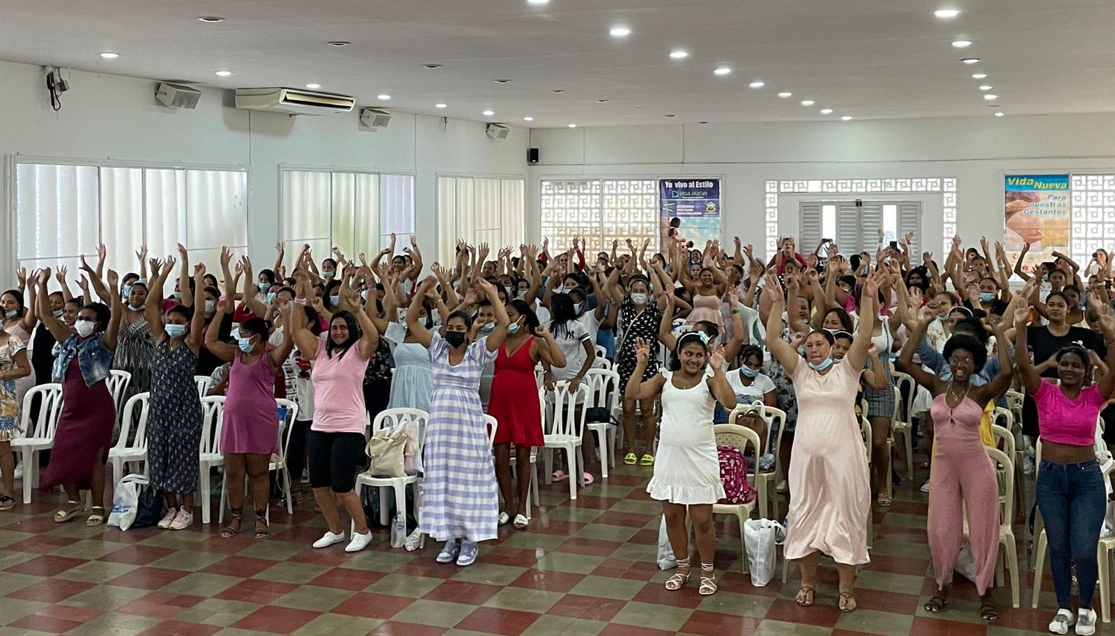 Mujeres gestantes y lactantes participaron en el encuentro de maternidad segura.