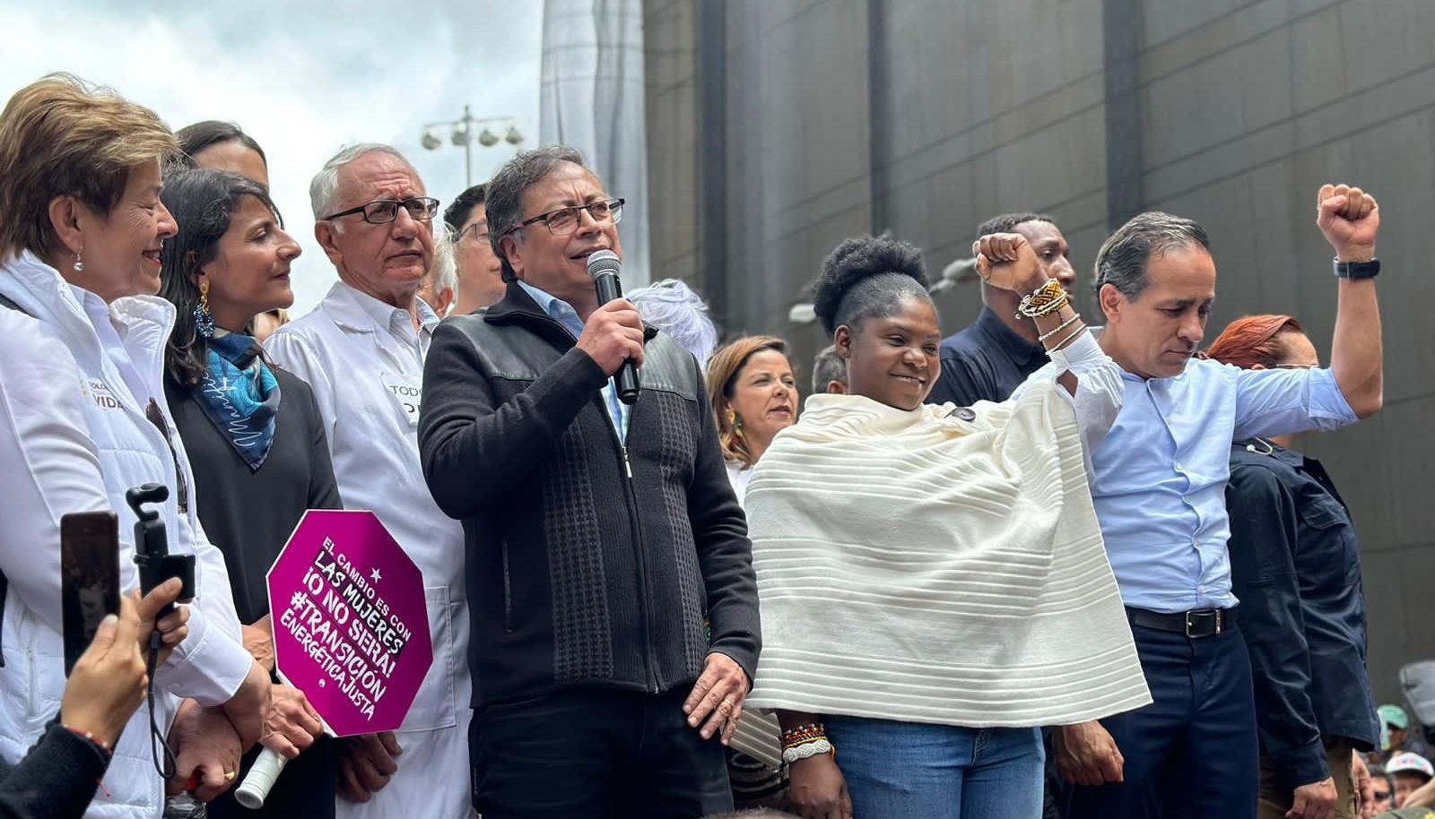 Gustavo Petro, la Vicepresidenta y el presidente del Senado