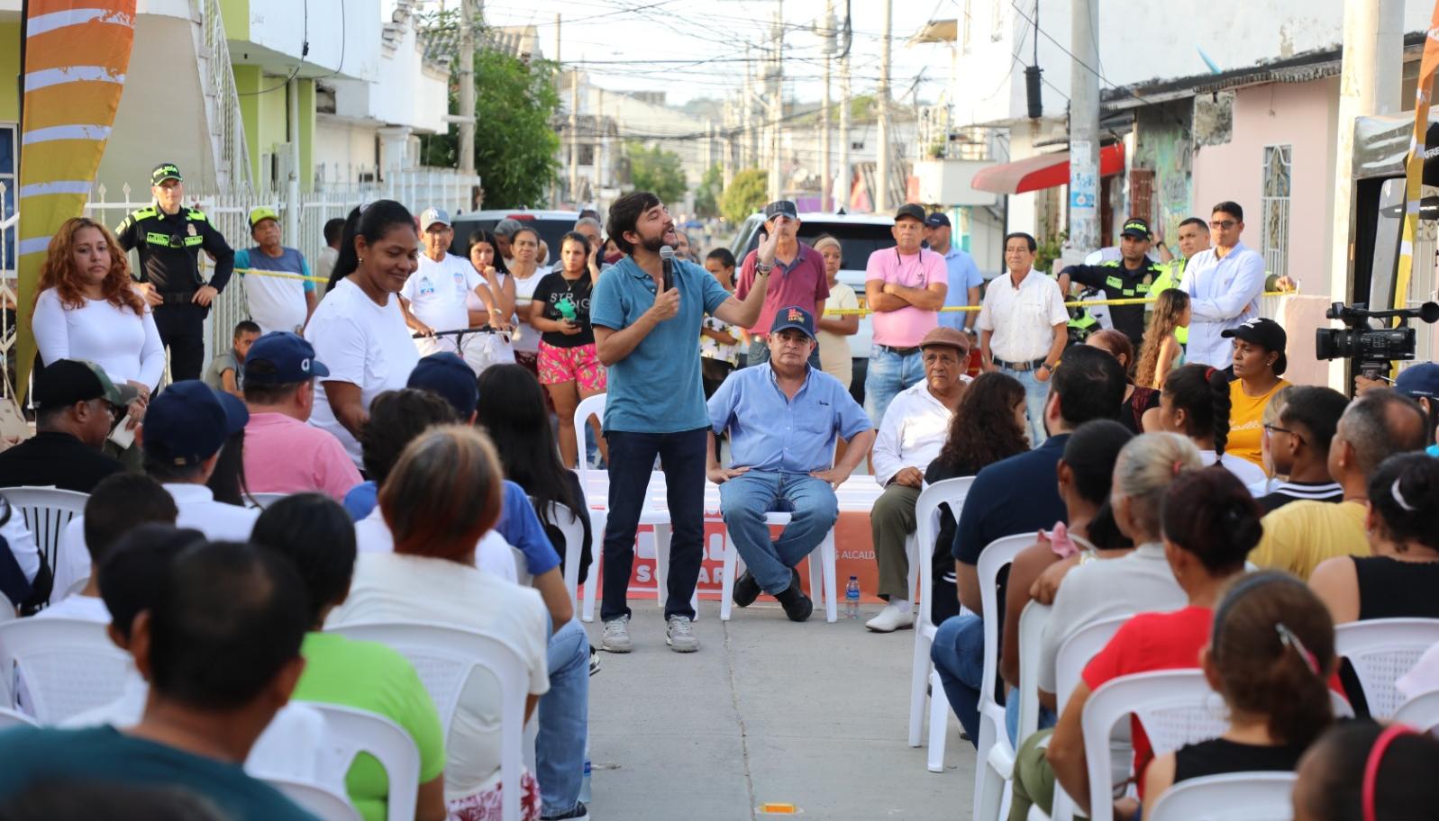 Jaimes Pumarejo, alcalde de Barranquilla inaugurando las vías.