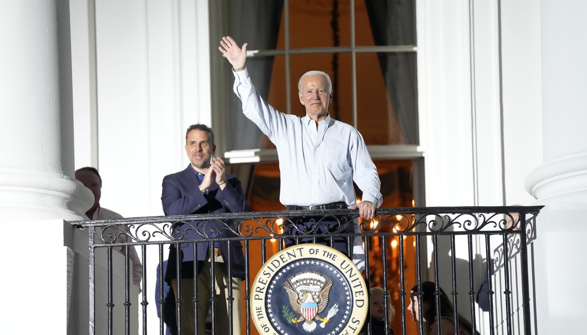 Joe Biden junto a su hijo Hunter Biden.