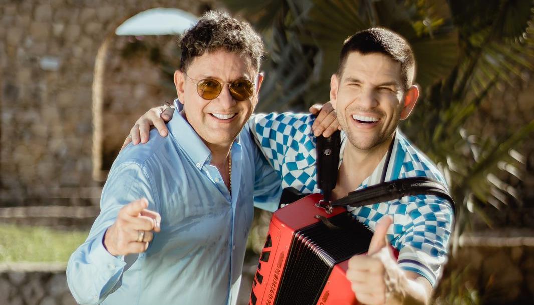 El cantante Iván Ovalle junto al acordeonero Juancho de la Espriella