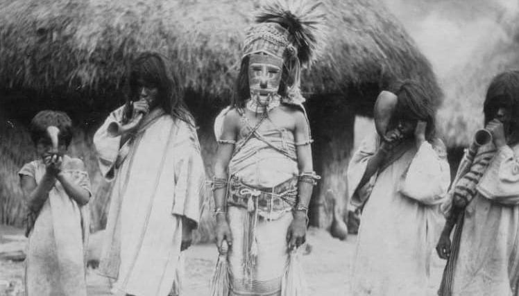 Ritual de los Koguis con las máscaras sagradas.