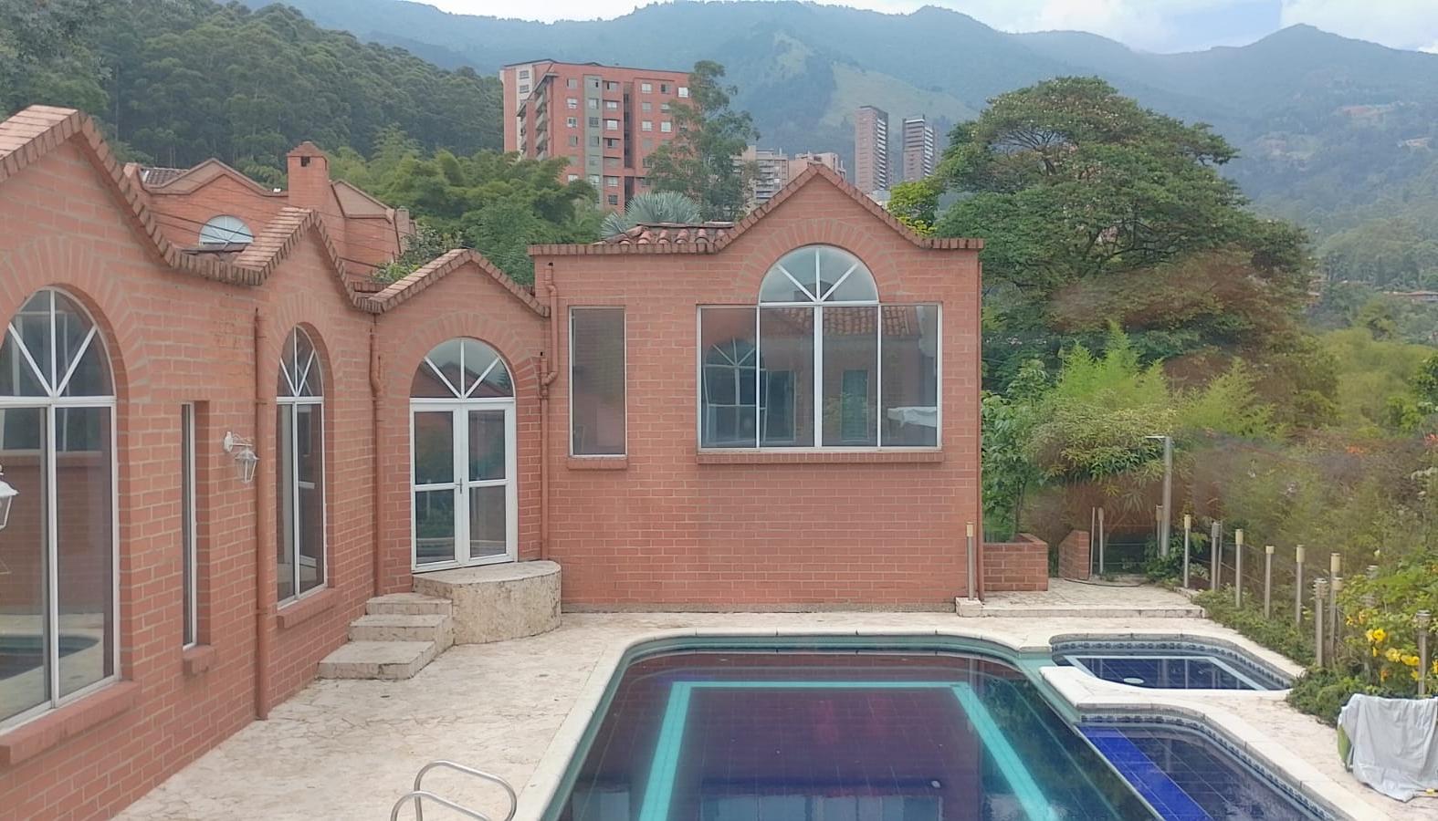 Aspecto de la mansión recuperada por la SAE que estaba en poder de excontralor de Antioquia.