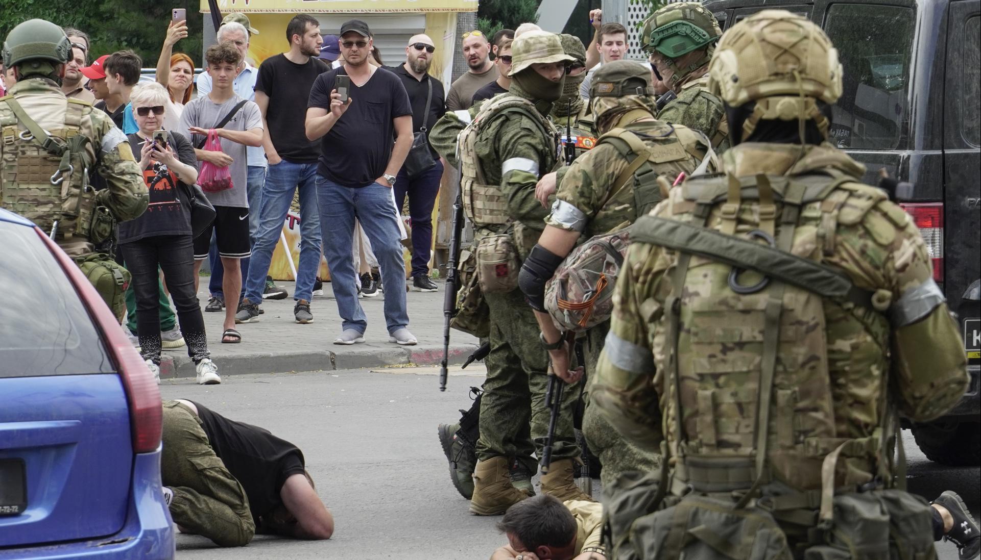Mercenarios de Wagner este sábado en Rostov-(Rusia).