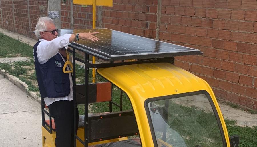 Joao Herrera propuso motocarros con paneles solares.