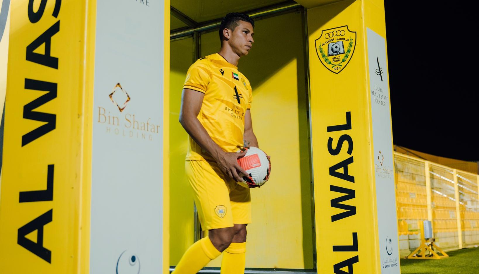 Alexis Pérez durante su presentación oficial con el Al Wasl.