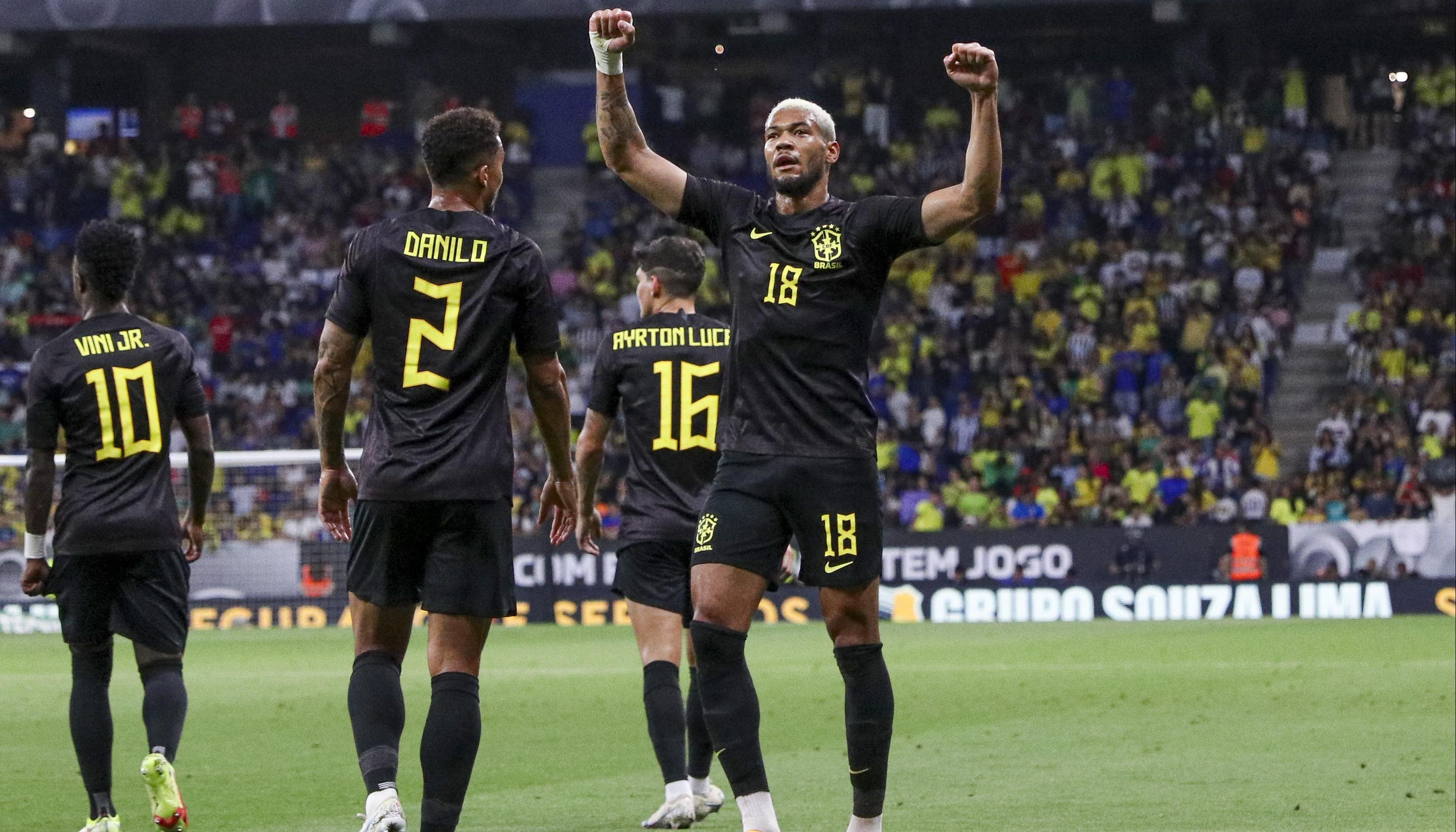 Joelinton (18) celebra el primer gol de Brasil ante Guinea. 