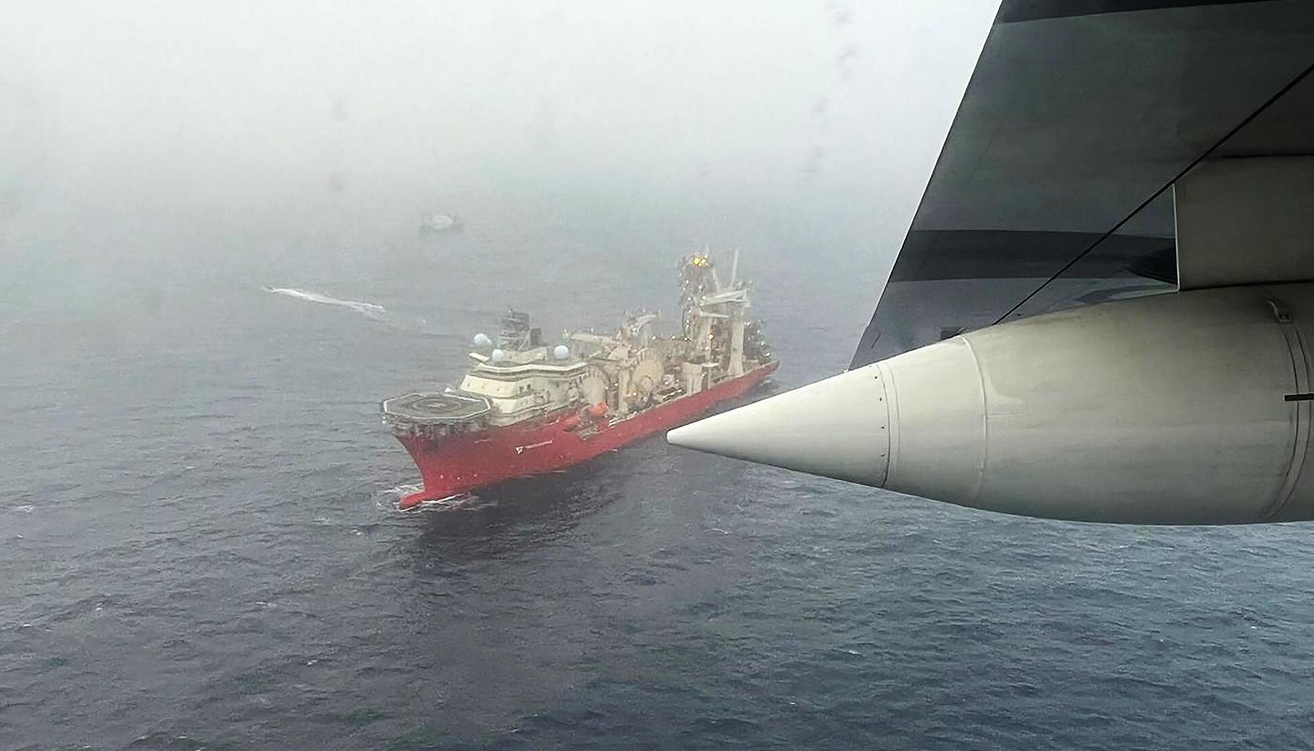 Foto difundida por la Guardia Costera de EE. UU. que muestra el sitio durante la búsqueda en curso del sumergible Titán, en Boston, Massachusetts
