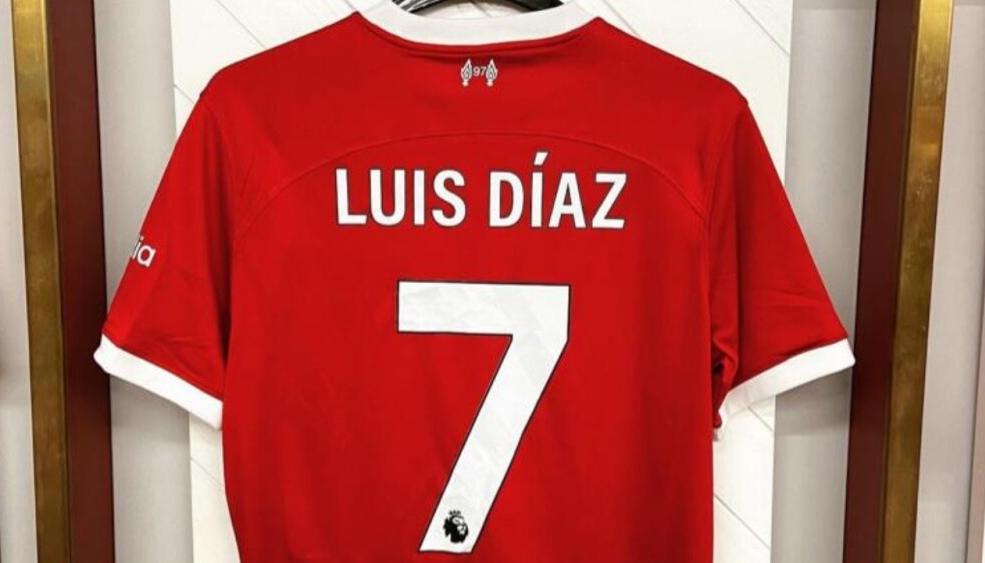 La camiseta con el número 7 de Luis Díaz ya está a la venta en las tiendas oficiales del Liverpool. 