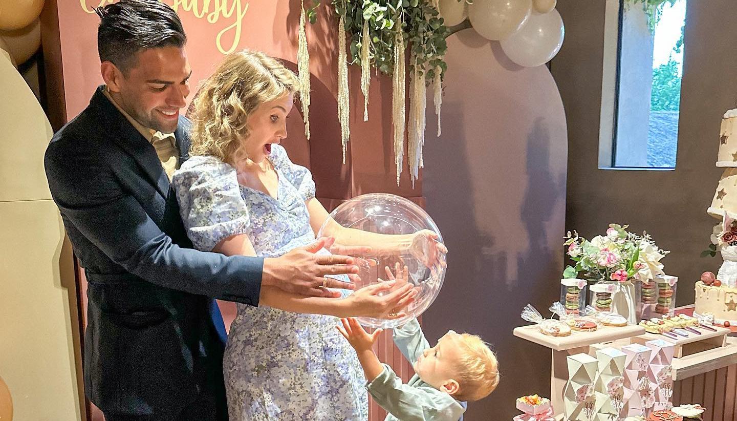 Falcao, Lorelei y su hijo Jedediah durante el baby shower. 