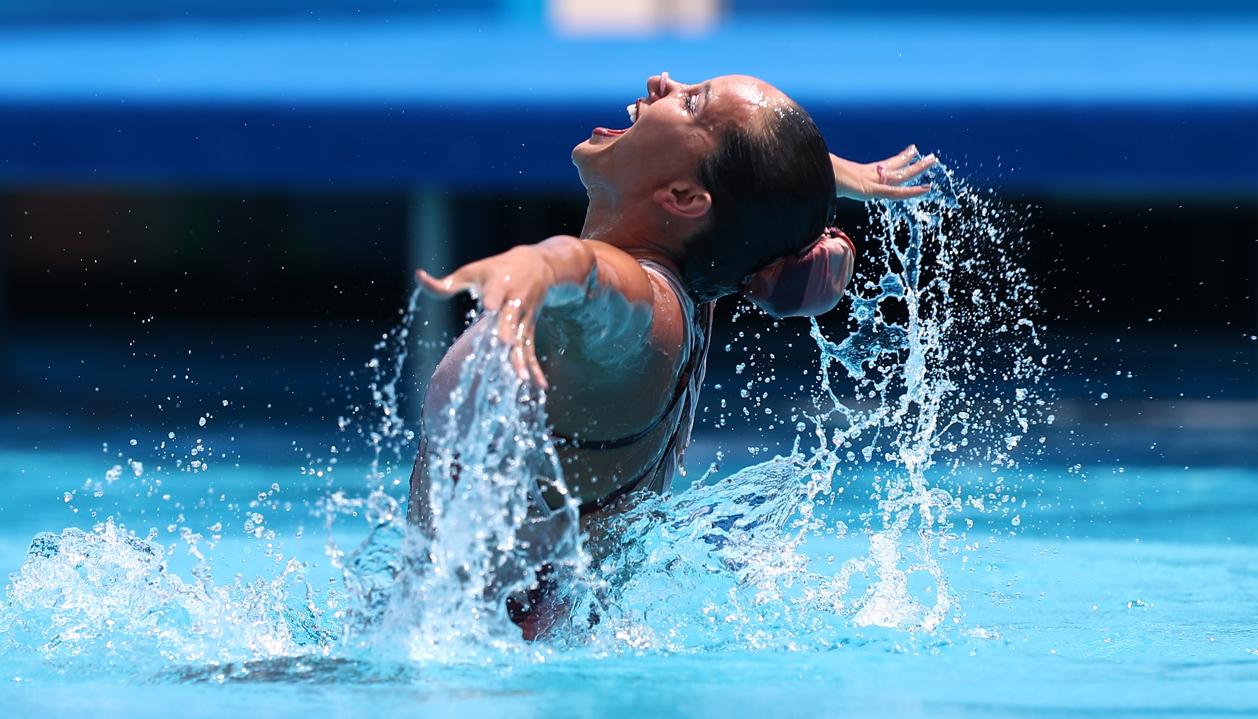 Mónica Arango durante su presentación en natación artística. 