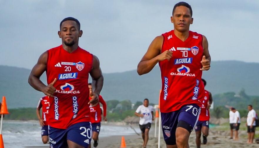Pablo Rojas, única contratación confirmada, y Carlos Bacca, quien no tiene asegurada su continuidad.