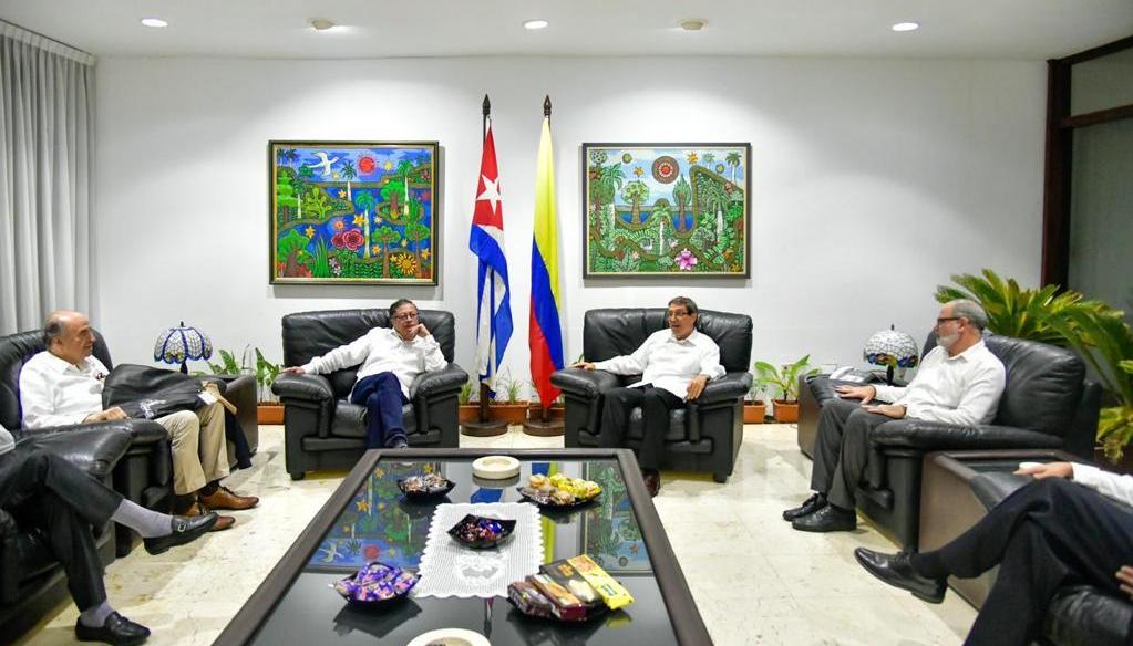 El Presidente Petro en la reunión previa que sostiene esta noche de jueves en La Habana