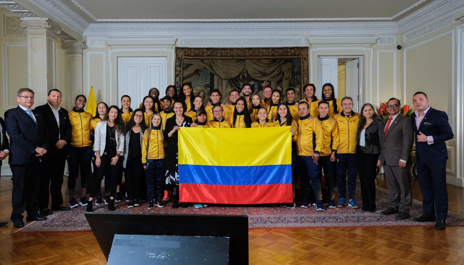 El Presidente Petro con delegación que representará al país en los Juegos Centroamericanos y del Caribe 